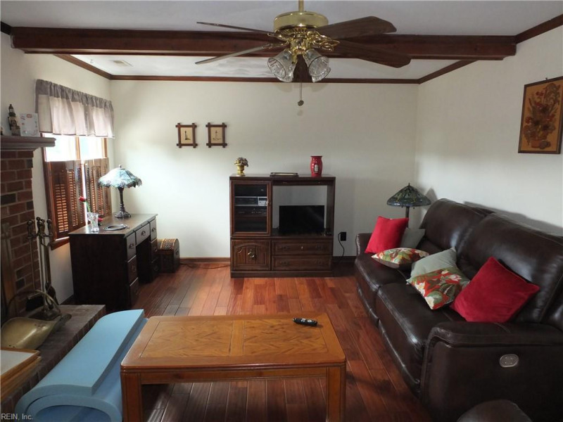 Photo 4 of 24 residential for sale in Virginia Beach virginia