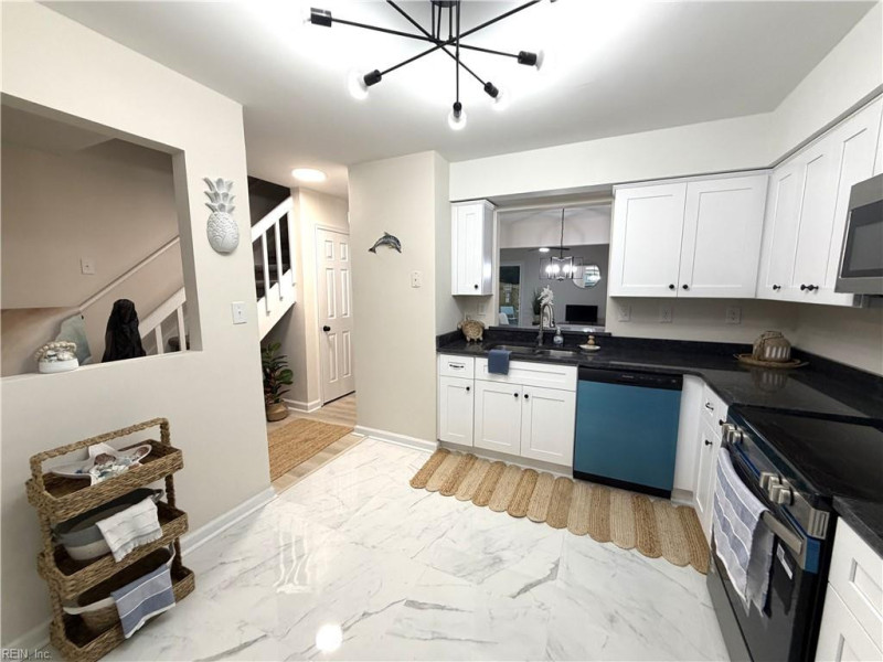 Photo 3 of 23 residential for sale in Virginia Beach virginia