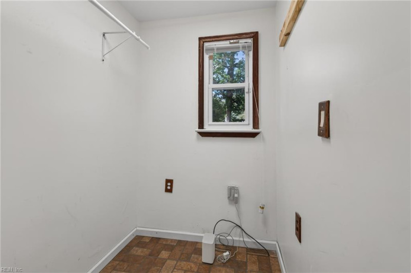 Photo 17 of 26 residential for sale in York County virginia