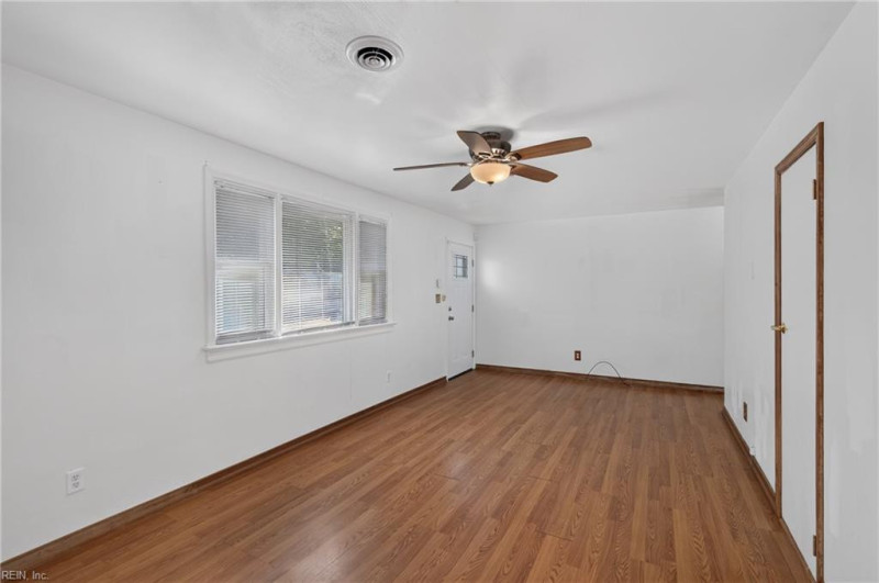 Photo 6 of 26 residential for sale in York County virginia