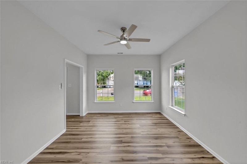 Photo 16 of 50 residential for sale in Chesapeake virginia