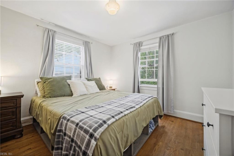Photo 11 of 44 residential for sale in Norfolk virginia