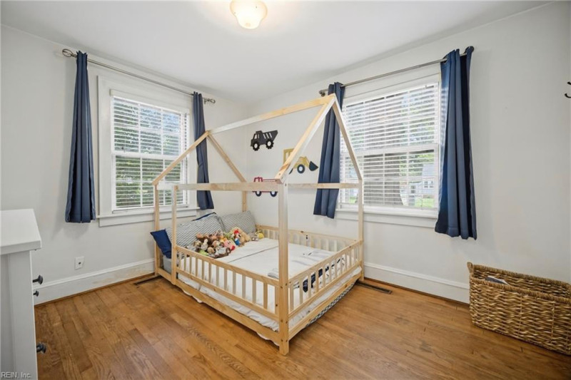 Photo 13 of 44 residential for sale in Norfolk virginia