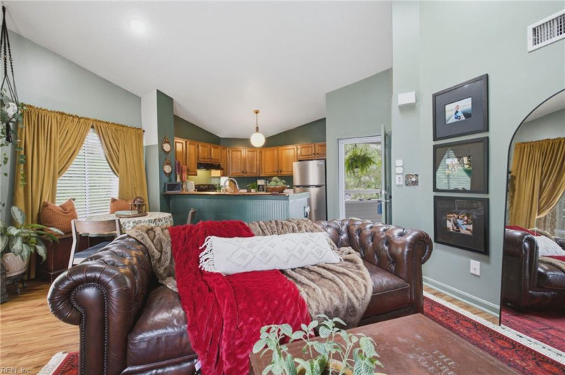 Photo 11 of 44 residential for sale in Virginia Beach virginia