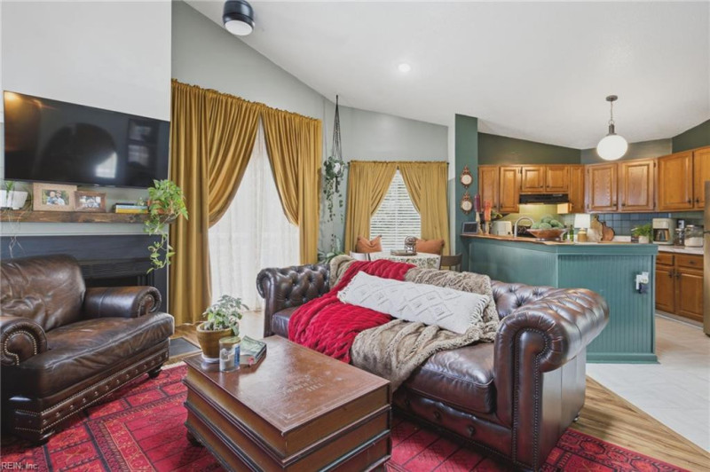 Photo 13 of 44 residential for sale in Virginia Beach virginia