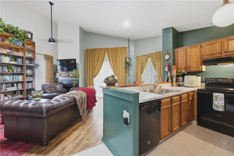 Photo 17 of 44 residential for sale in Virginia Beach virginia
