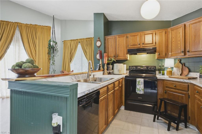 Photo 23 of 44 residential for sale in Virginia Beach virginia