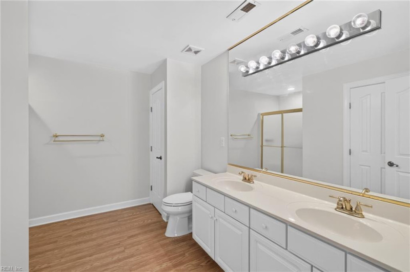 Photo 20 of 44 residential for sale in Hampton virginia