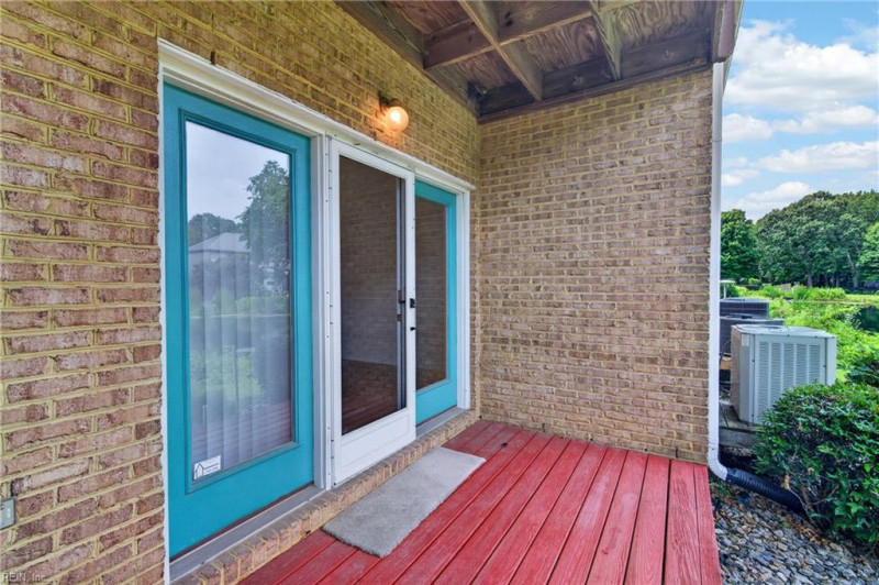 Photo 34 of 44 residential for sale in Hampton virginia