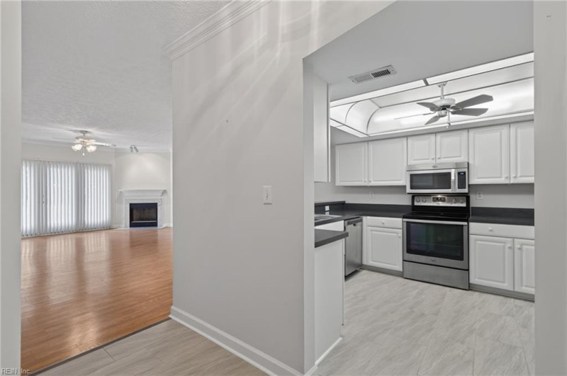 Photo 4 of 44 residential for sale in Hampton virginia