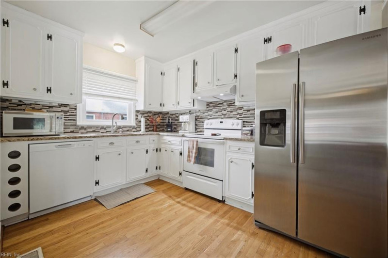 Photo 12 of 36 residential for sale in Hampton virginia