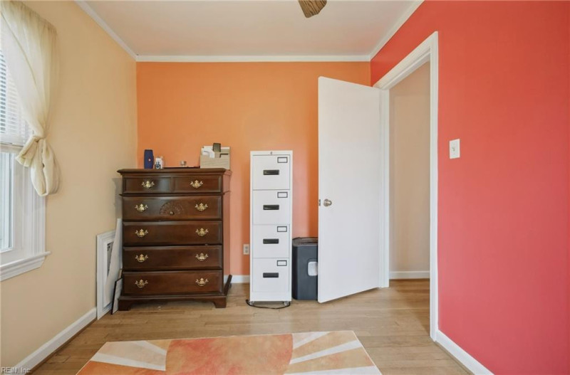 Photo 14 of 36 residential for sale in Hampton virginia