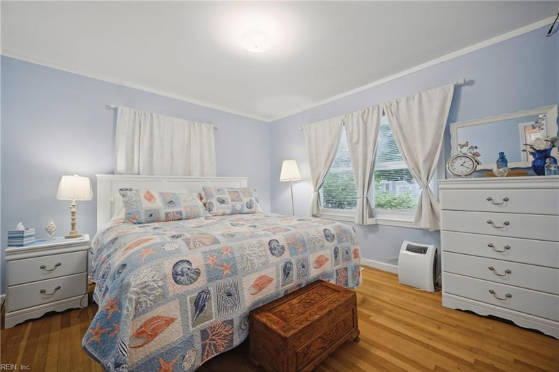 Photo 16 of 36 residential for sale in Hampton virginia