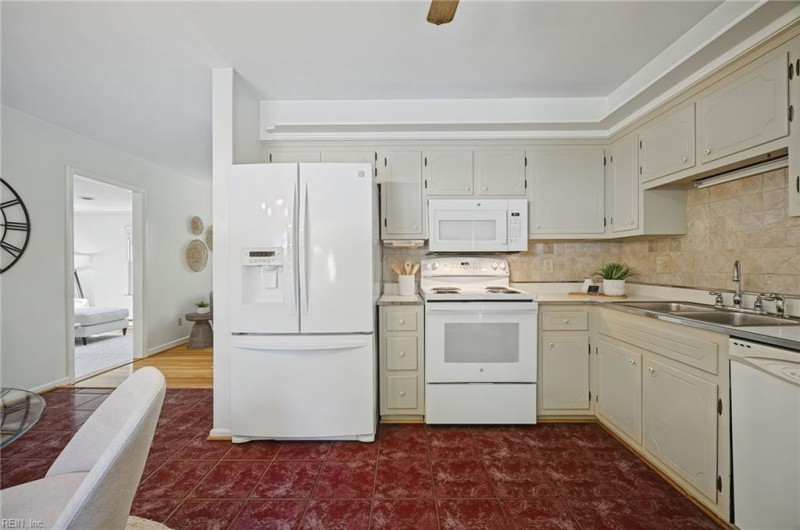 Photo 17 of 49 residential for sale in Portsmouth virginia