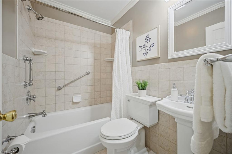 Photo 26 of 49 residential for sale in Portsmouth virginia