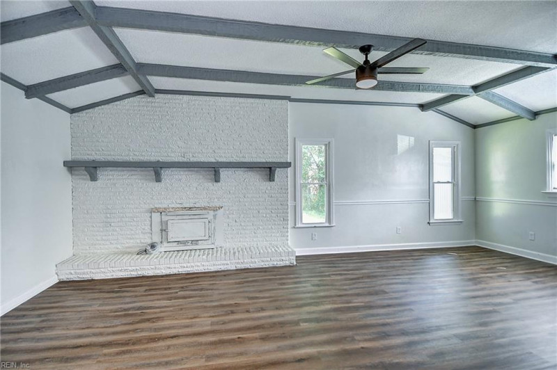Photo 10 of 33 residential for sale in Chesapeake virginia