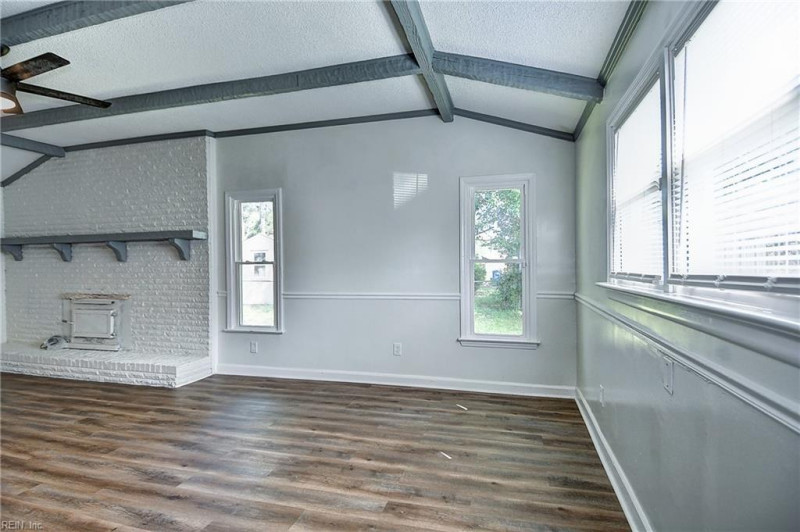 Photo 11 of 33 residential for sale in Chesapeake virginia