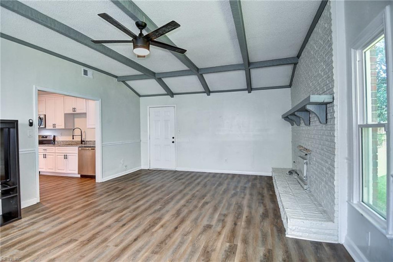 Photo 12 of 33 residential for sale in Chesapeake virginia