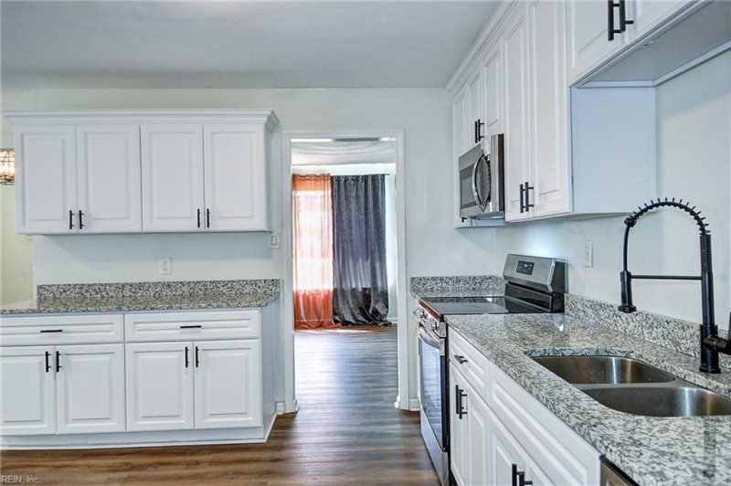 Photo 14 of 33 residential for sale in Chesapeake virginia