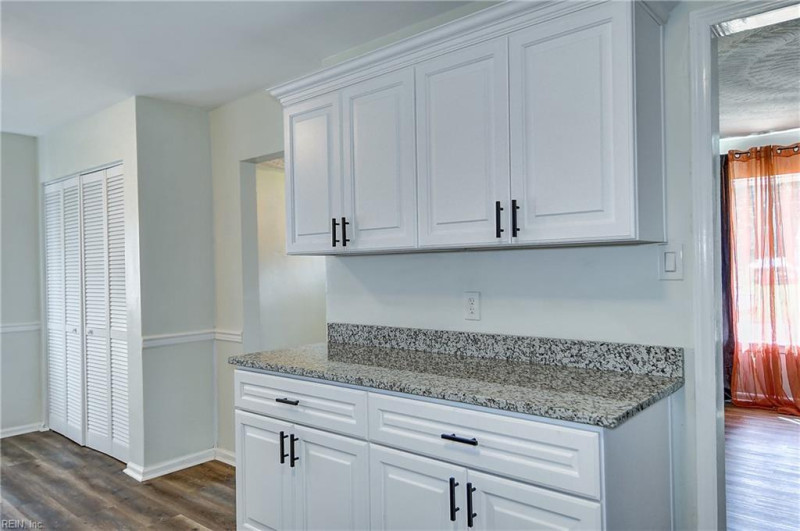 Photo 16 of 33 residential for sale in Chesapeake virginia