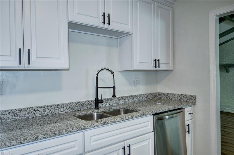 Photo 17 of 33 residential for sale in Chesapeake virginia