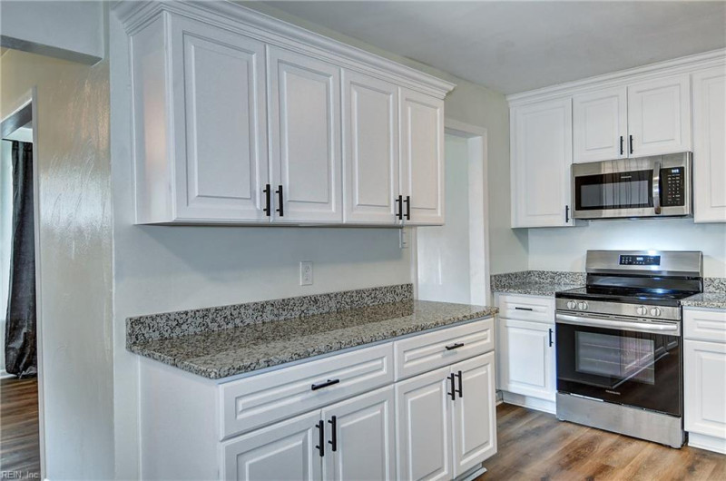 Photo 18 of 33 residential for sale in Chesapeake virginia