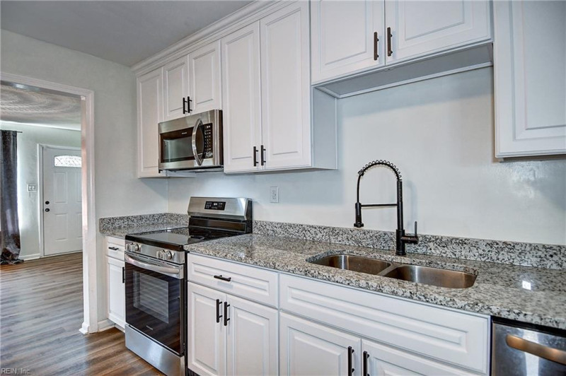 Photo 19 of 33 residential for sale in Chesapeake virginia