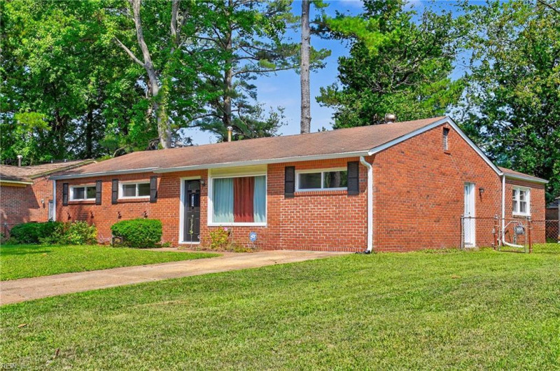 Photo 2 of 33 residential for sale in Chesapeake virginia