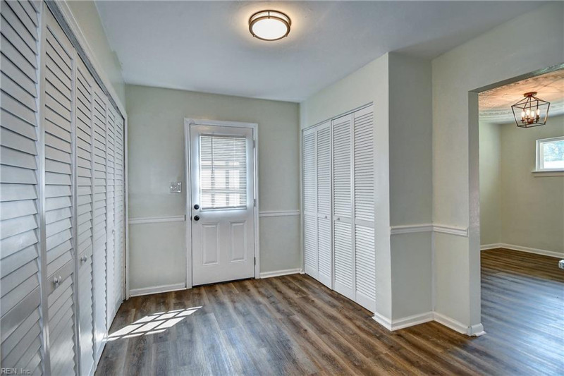 Photo 20 of 33 residential for sale in Chesapeake virginia
