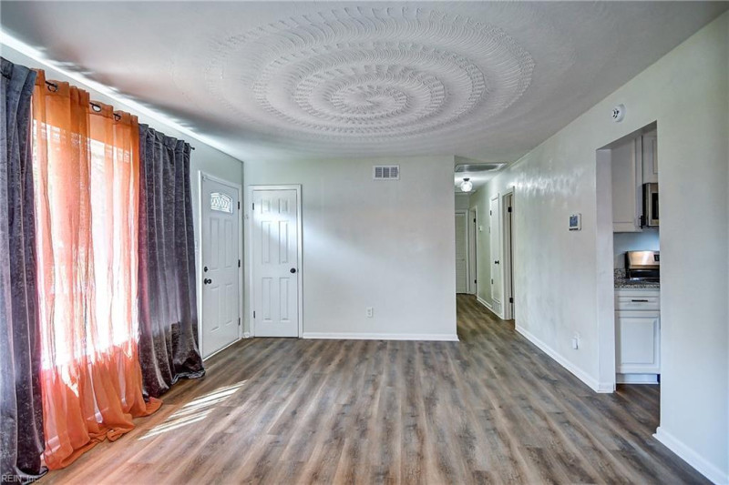 Photo 6 of 33 residential for sale in Chesapeake virginia