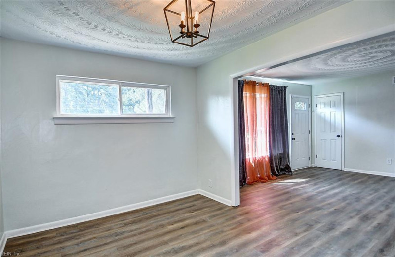 Photo 8 of 33 residential for sale in Chesapeake virginia