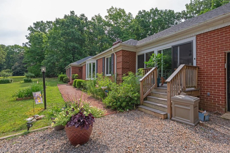 Photo 15 of 39 residential for sale in Chesterfield County virginia