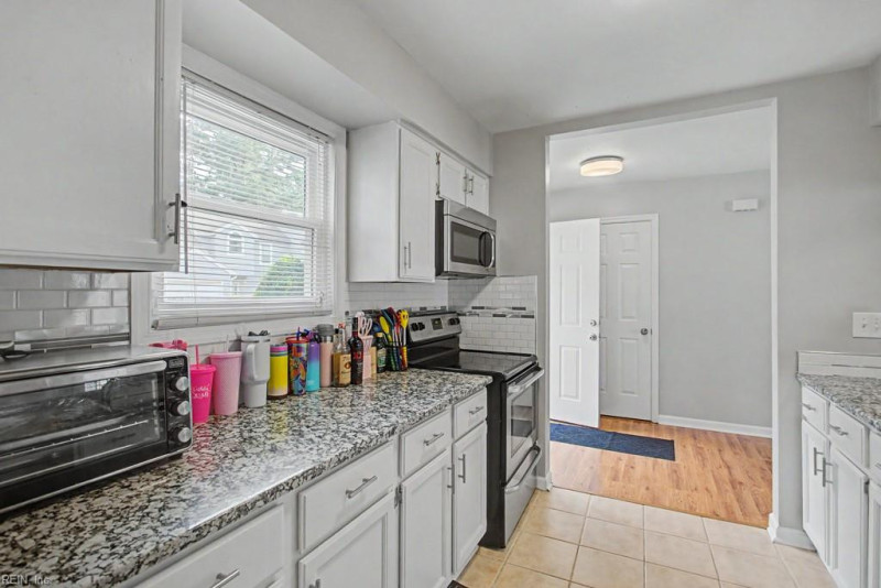 Photo 5 of 21 residential for sale in Hampton virginia