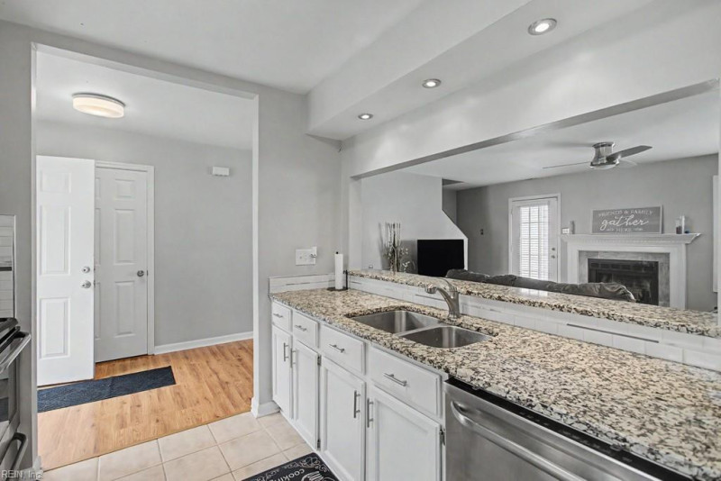 Photo 6 of 21 residential for sale in Hampton virginia