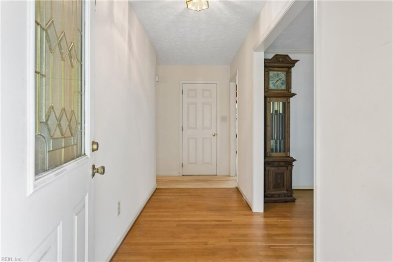 Photo 4 of 48 residential for sale in James City County virginia
