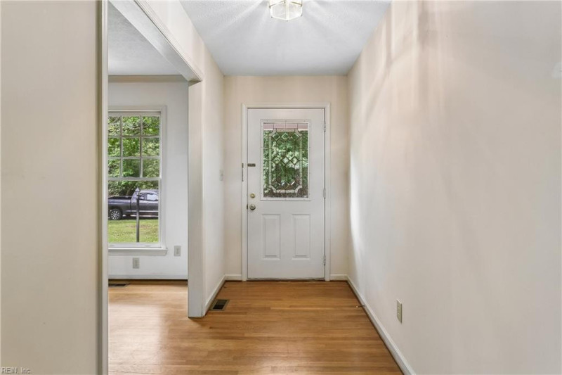 Photo 5 of 48 residential for sale in James City County virginia