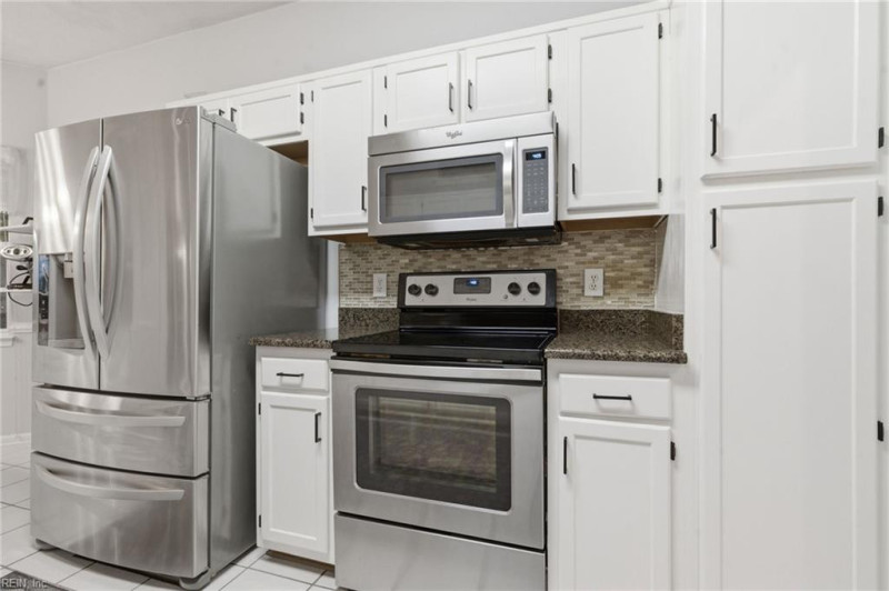 Photo 11 of 32 residential for sale in Chesapeake virginia