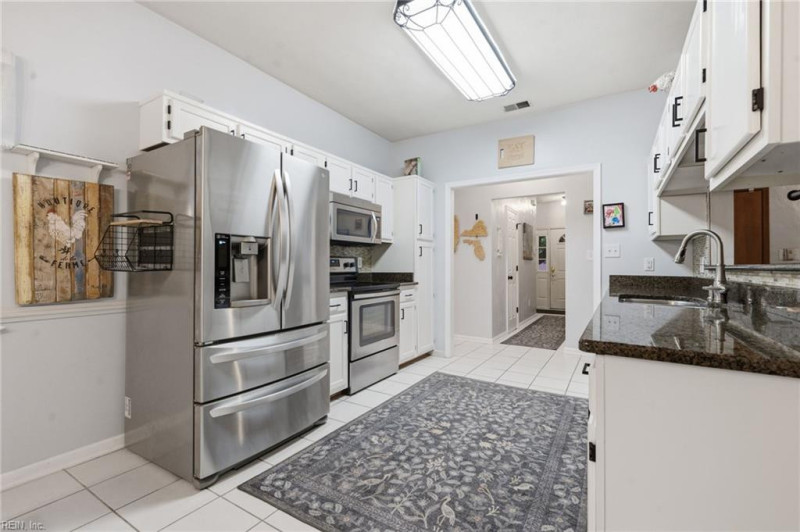 Photo 13 of 32 residential for sale in Chesapeake virginia