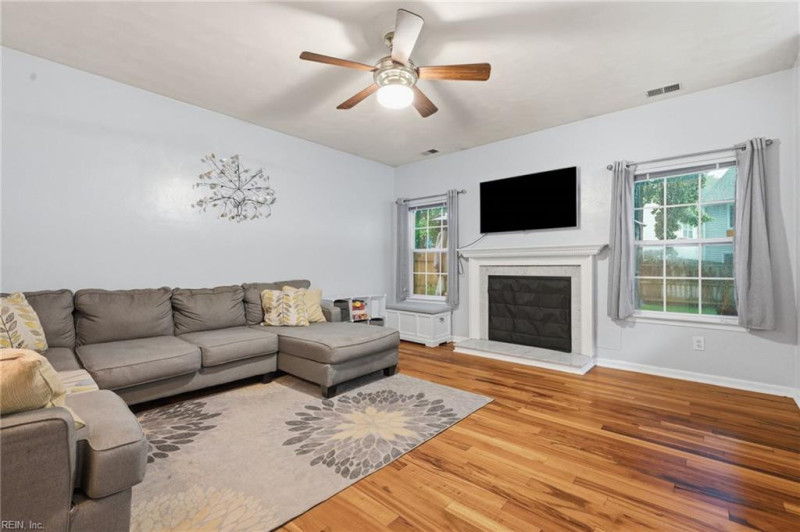 Photo 14 of 32 residential for sale in Chesapeake virginia