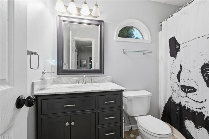 Photo 27 of 32 residential for sale in Chesapeake virginia