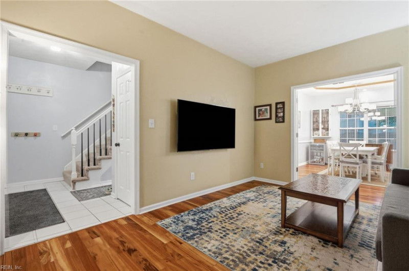 Photo 5 of 32 residential for sale in Chesapeake virginia