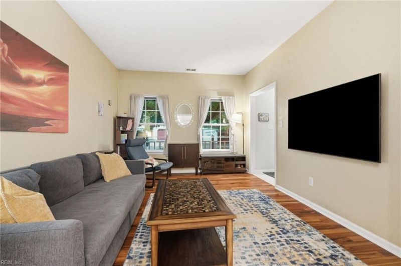 Photo 6 of 32 residential for sale in Chesapeake virginia