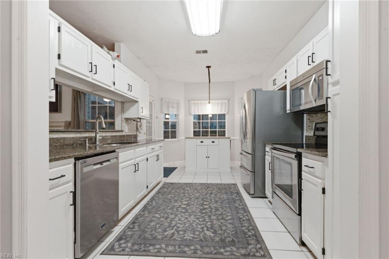 Photo 9 of 32 residential for sale in Chesapeake virginia