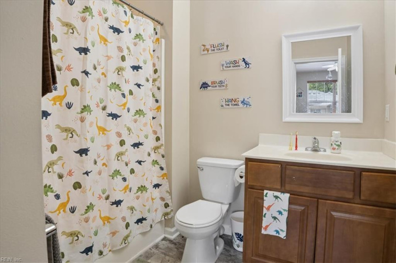 Photo 16 of 35 residential for sale in Chesapeake virginia