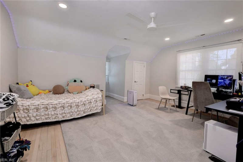 Photo 33 of 50 residential for sale in Newport News virginia