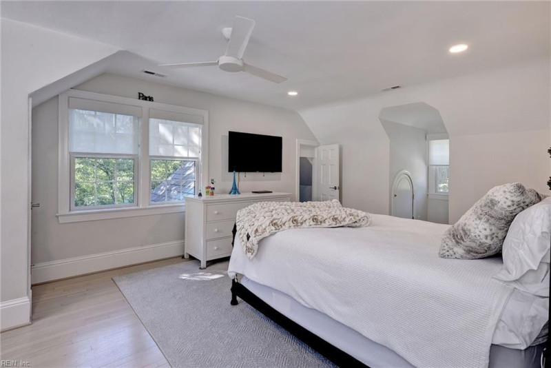 Photo 36 of 50 residential for sale in Newport News virginia