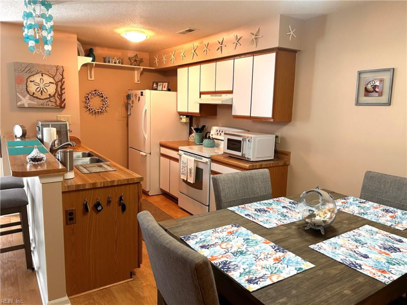 Photo 6 of 15 residential for sale in Virginia Beach virginia