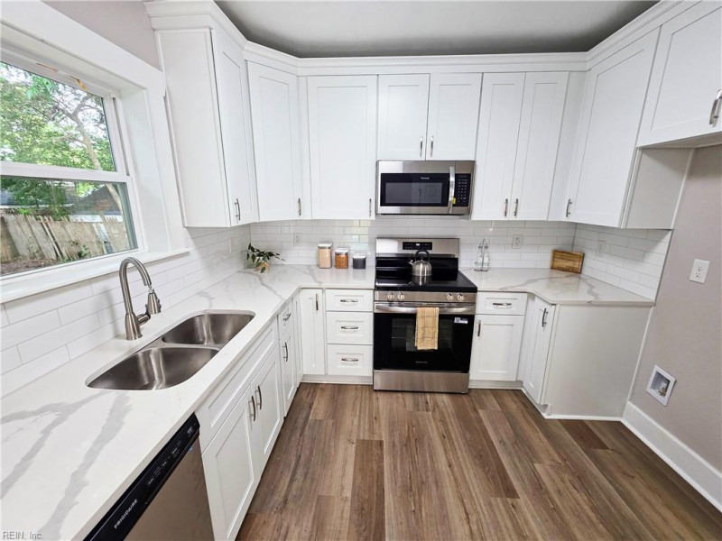 Photo 4 of 21 residential for sale in Norfolk virginia