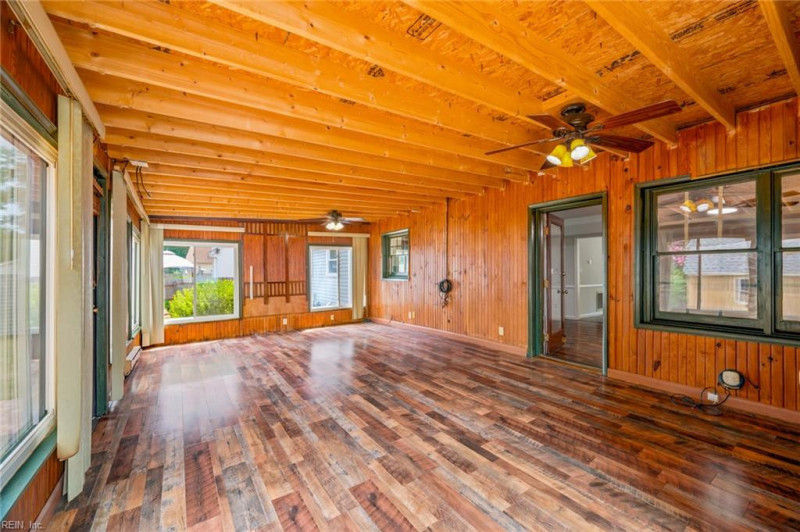Photo 14 of 35 residential for sale in Hampton virginia
