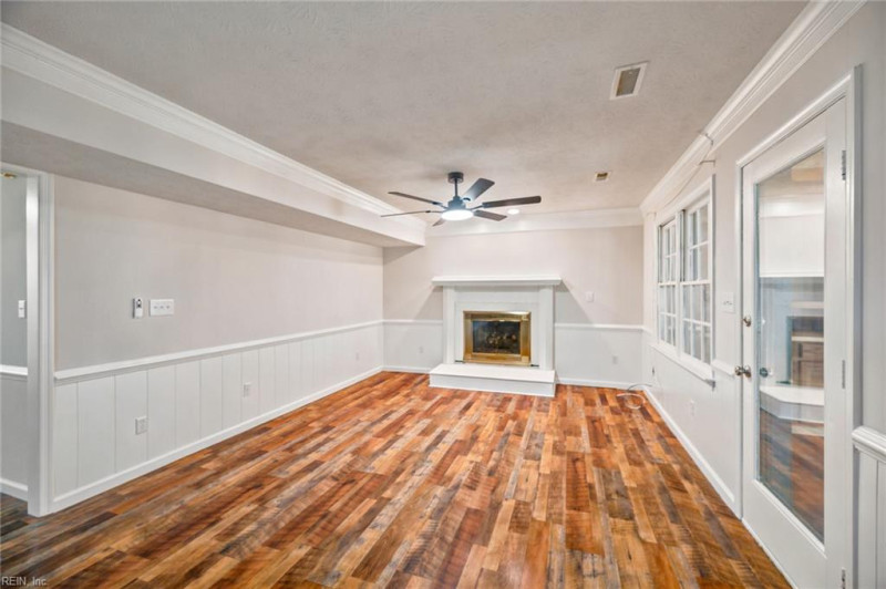 Photo 7 of 35 residential for sale in Hampton virginia